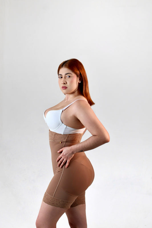 Short Levanta Cola Alto