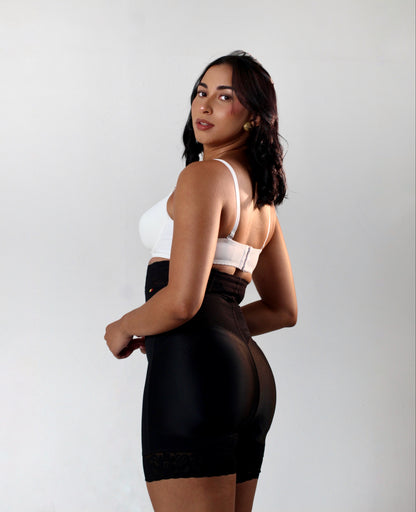 Short Levanta Cola Alto