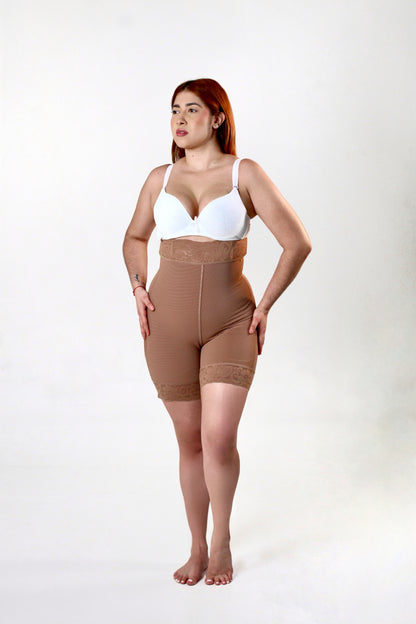 Short Levanta Cola Alto